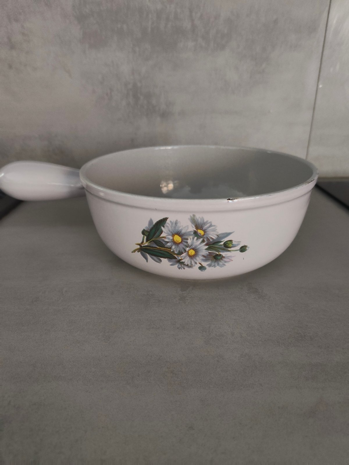 Vintage Le Creuset Enamel Saucepan – Rare Floral Daisy Pattern – French Cast Iron – 1970s Retro Kitchen