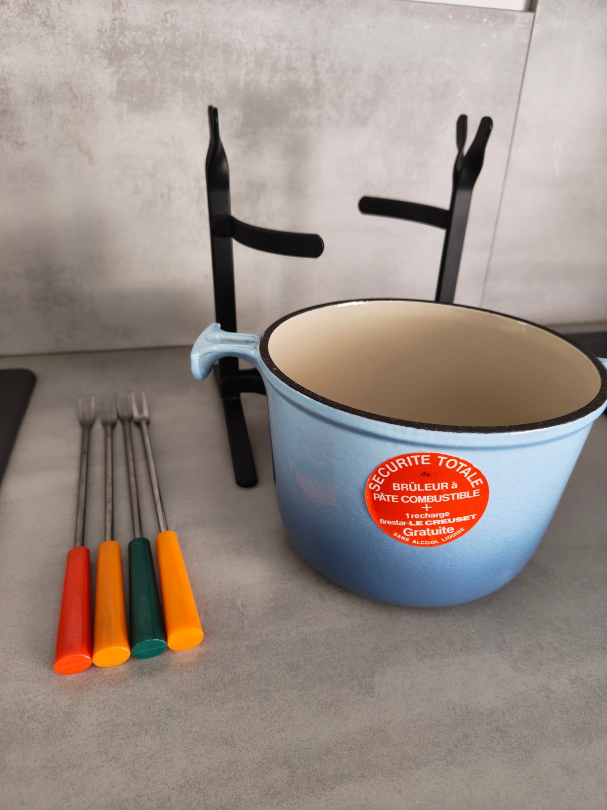Vintage Le Creuset “La Mama” Fondue Set – Designed by Enzo Mari – Enameled Cast Iron – Made in France — photo 2