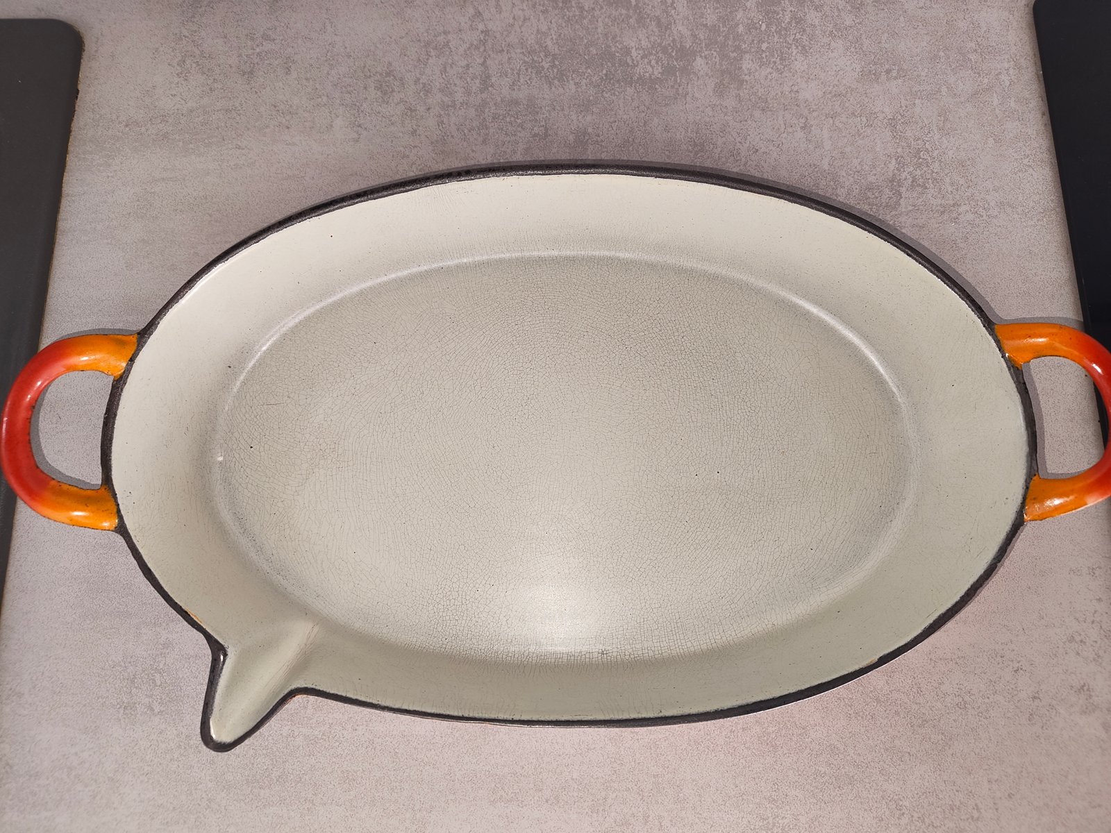Vintage Le Creuset Oval Cast Iron Dish – Orange – Made in France – Rare Piece — photo 9