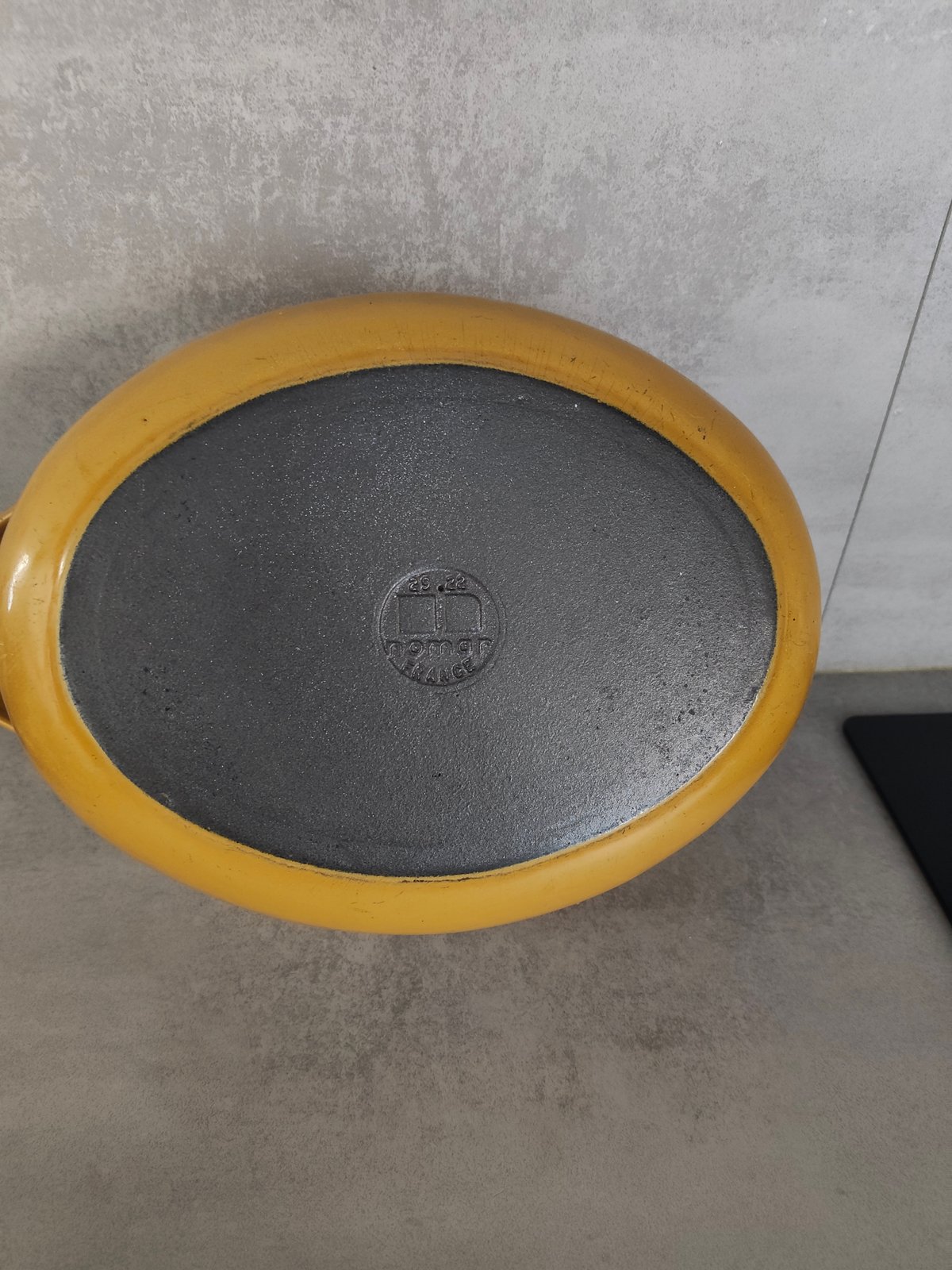 Vintage Nomar Cast Iron Cocotte – Rare French Enamel Oval Dutch Oven – Staub Group – 1970s Floral Design — photo 2
