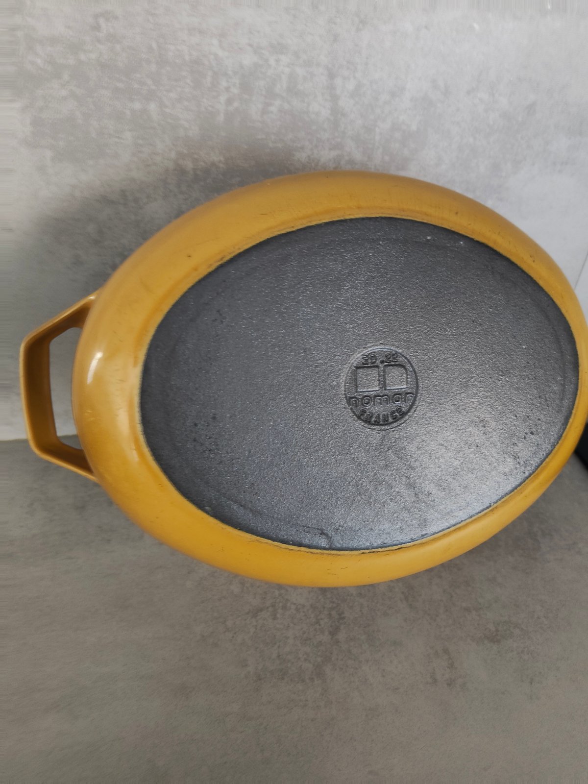 Vintage Nomar Cast Iron Cocotte – Rare French Enamel Oval Dutch Oven – Staub Group – 1970s Floral Design — photo 4