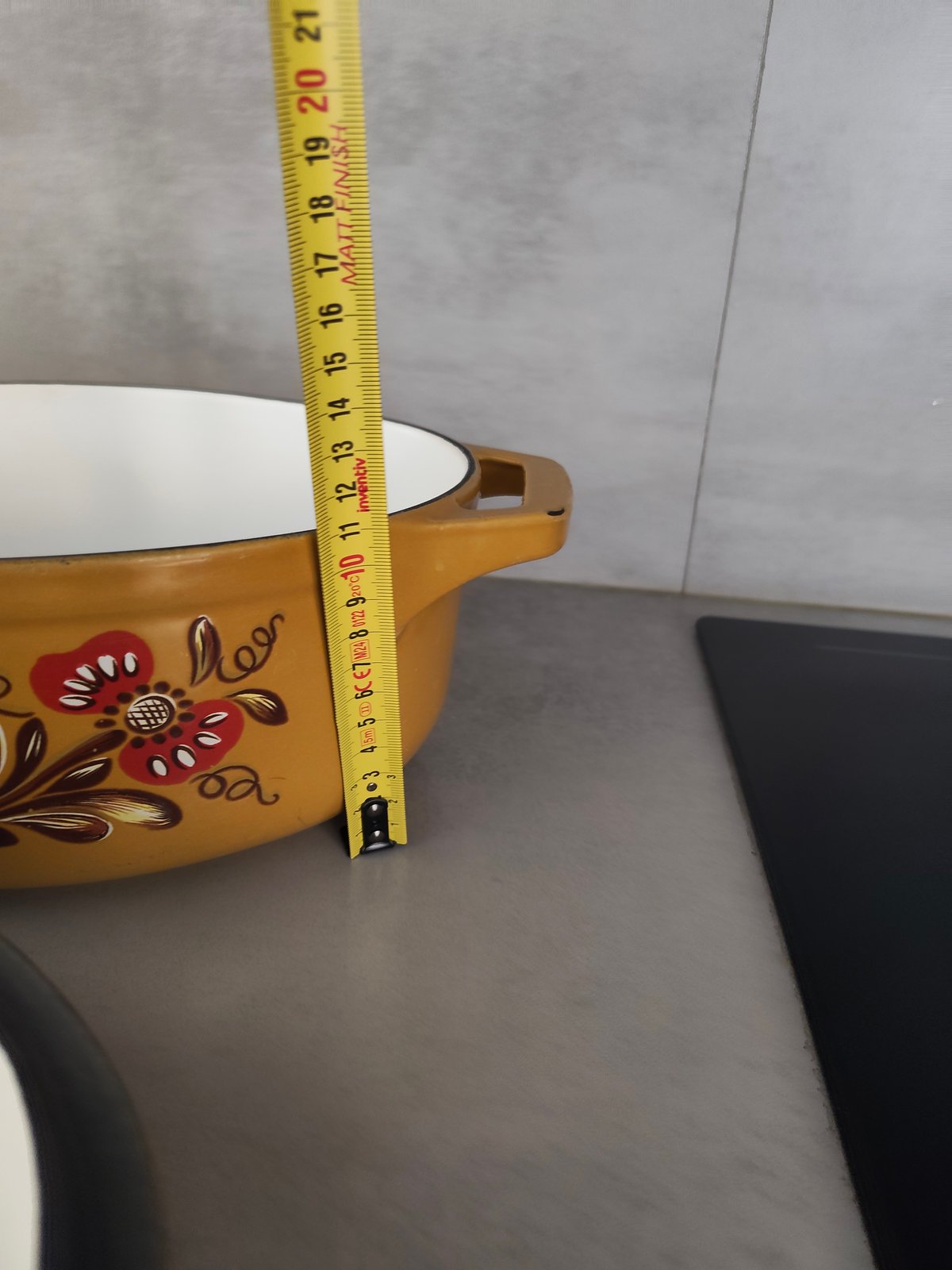 Vintage Nomar Cast Iron Cocotte – Rare French Enamel Oval Dutch Oven – Staub Group – 1970s Floral Design — photo 7