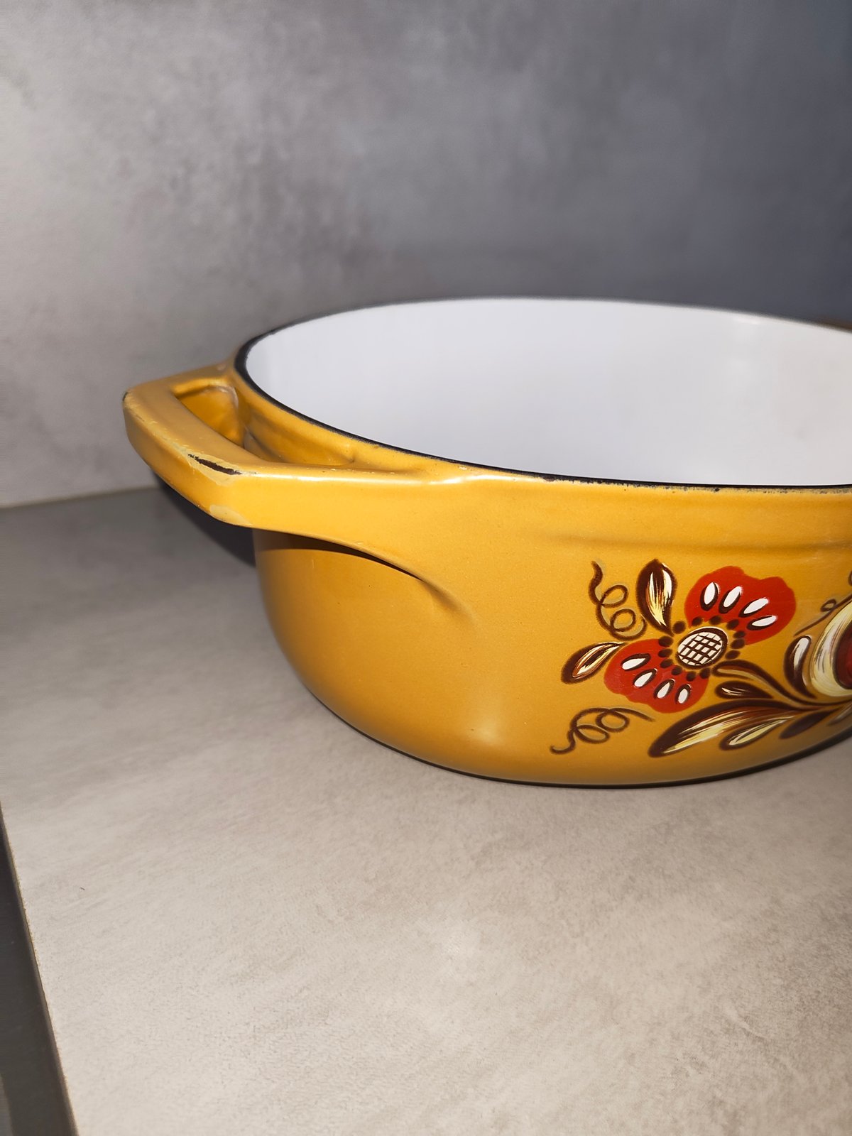 Vintage Nomar Cast Iron Cocotte – Rare French Enamel Oval Dutch Oven – Staub Group – 1970s Floral Design — photo 9