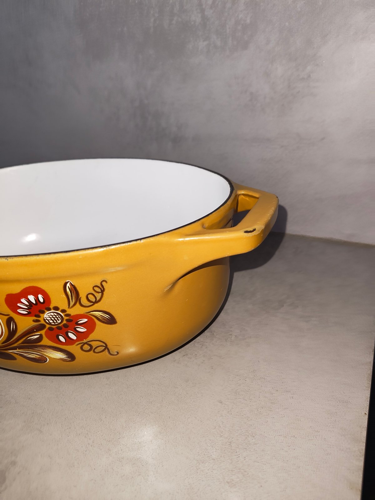 Vintage Nomar Cast Iron Cocotte – Rare French Enamel Oval Dutch Oven – Staub Group – 1970s Floral Design — photo 10
