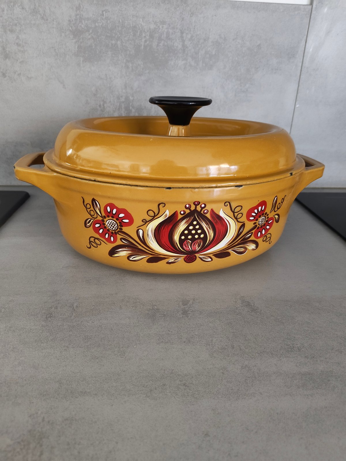 Vintage Nomar Cast Iron Cocotte – Rare French Enamel Oval Dutch Oven – Staub Group – 1970s Floral Design — photo 12