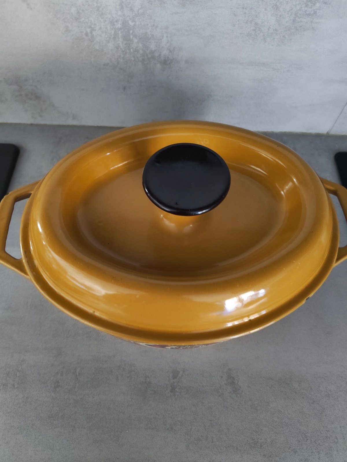 Vintage Nomar Cast Iron Cocotte – Rare French Enamel Oval Dutch Oven – Staub Group – 1970s Floral Design — photo 13