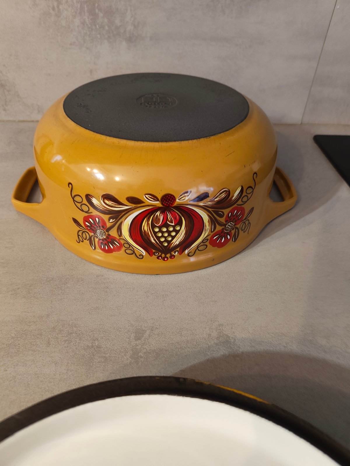 Vintage Nomar Cast Iron Cocotte – Rare Round French Dutch Oven – Staub Group – 1970s Floral Enamel — photo 4