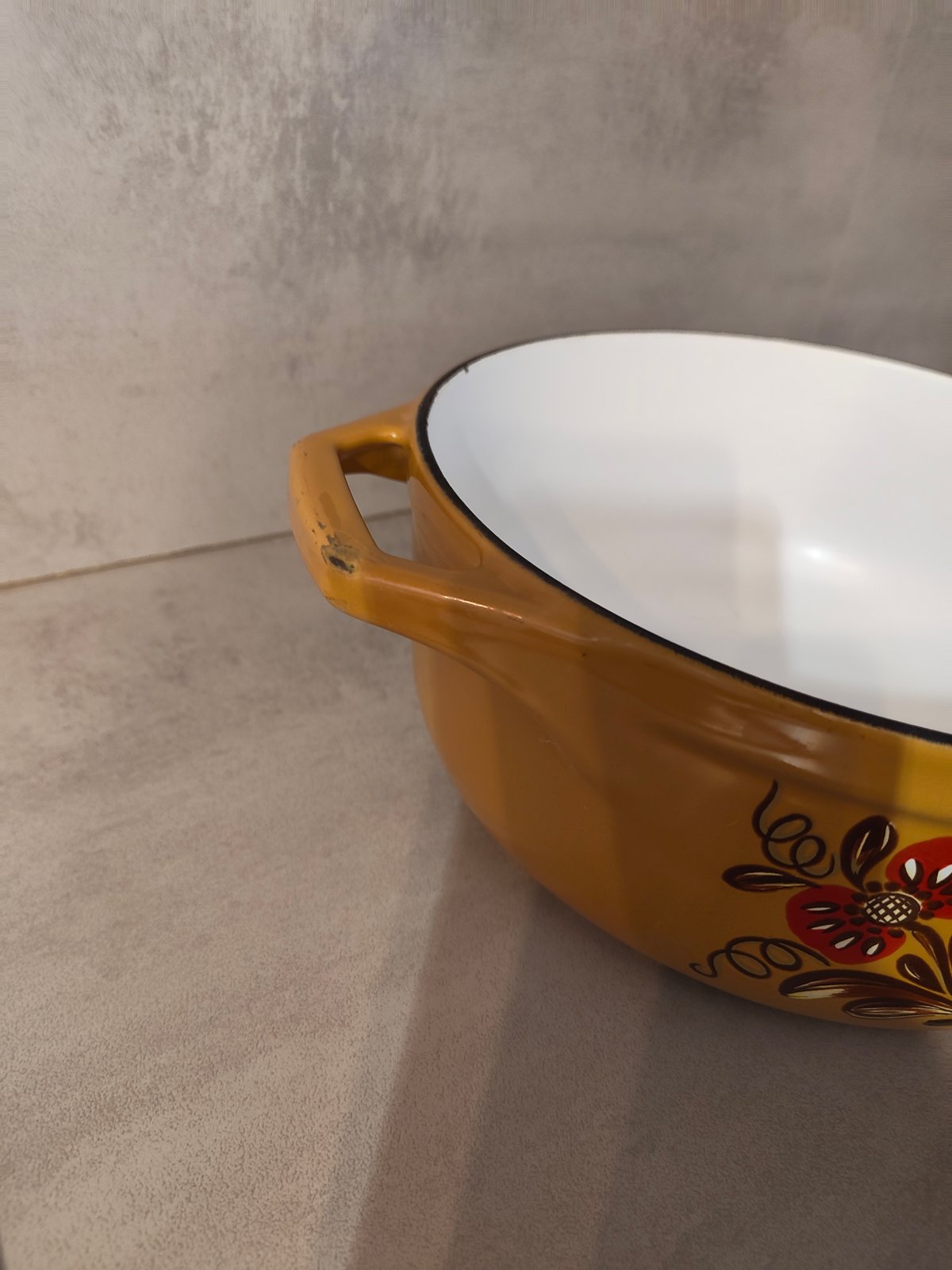 Vintage Nomar Cast Iron Cocotte – Rare Round French Dutch Oven – Staub Group – 1970s Floral Enamel — photo 5