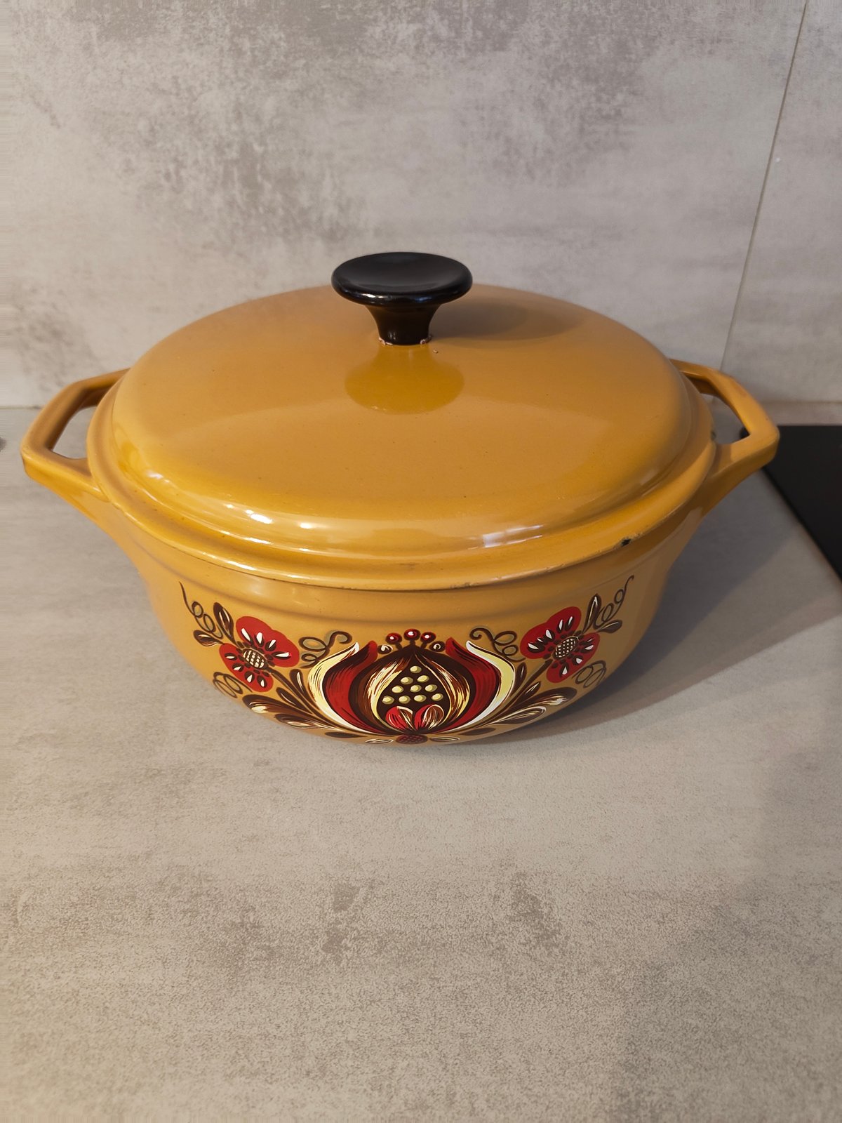 Vintage Nomar Cast Iron Cocotte – Rare Round French Dutch Oven – Staub Group – 1970s Floral Enamel — photo 7