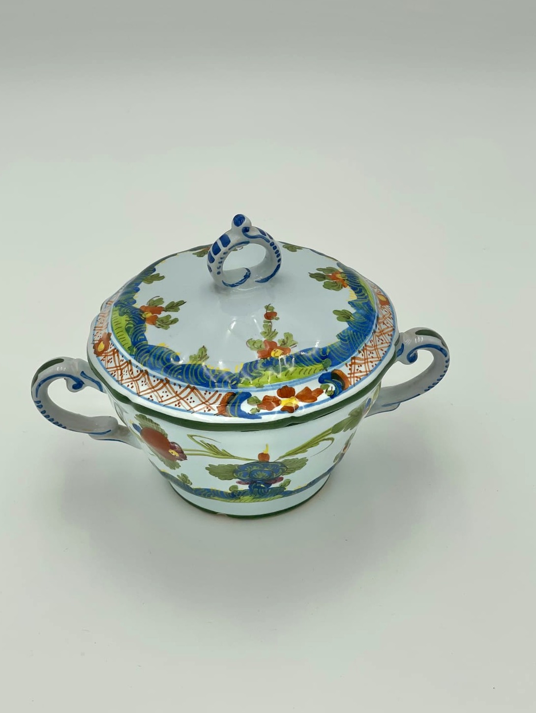 Christian Dior covered maiolica vessel in the Faenza Garofano pattern, Made in Italy