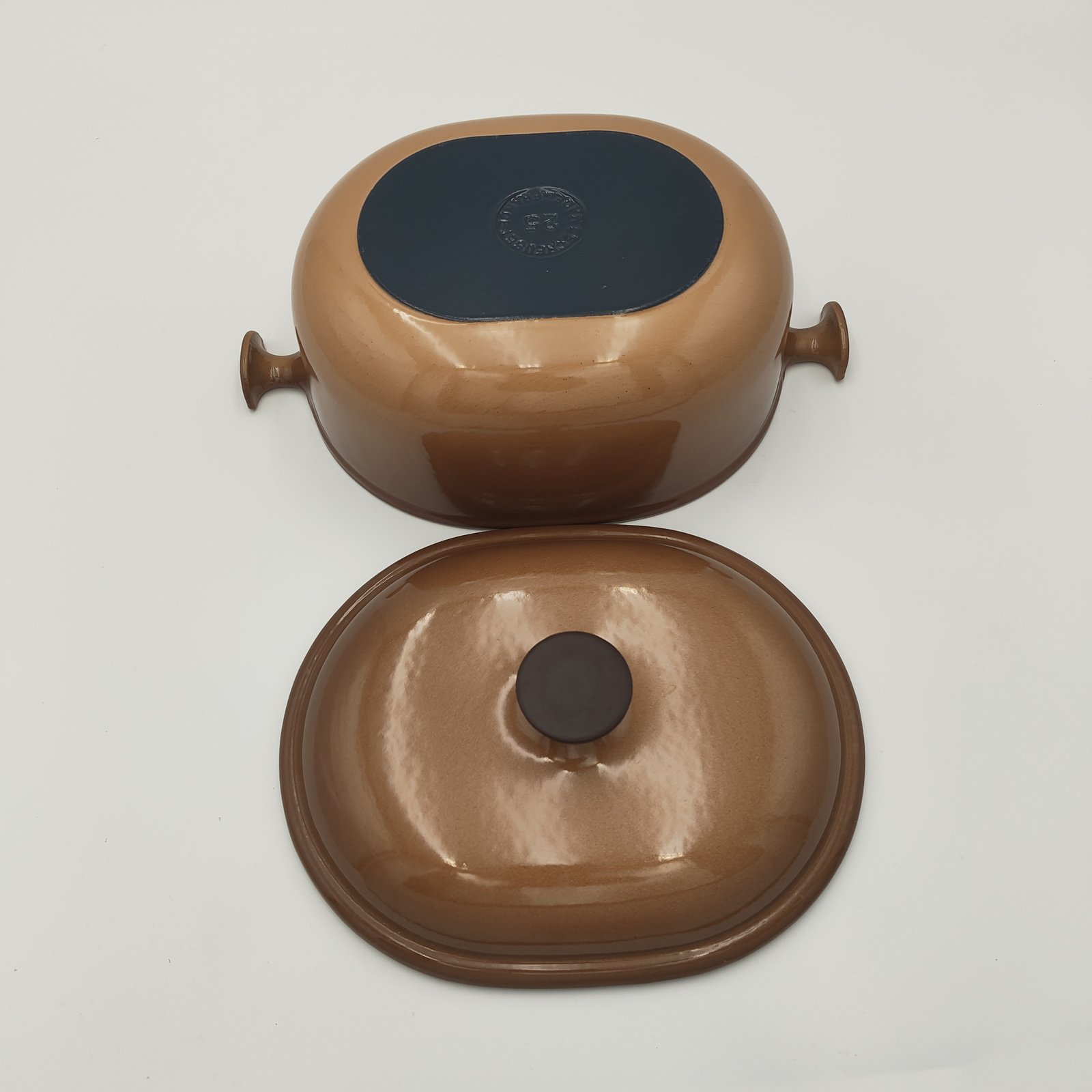 Enzo Mari "Mama" Oval Cocotte, Le Creuset, Enamelled Cast Iron, France — 11