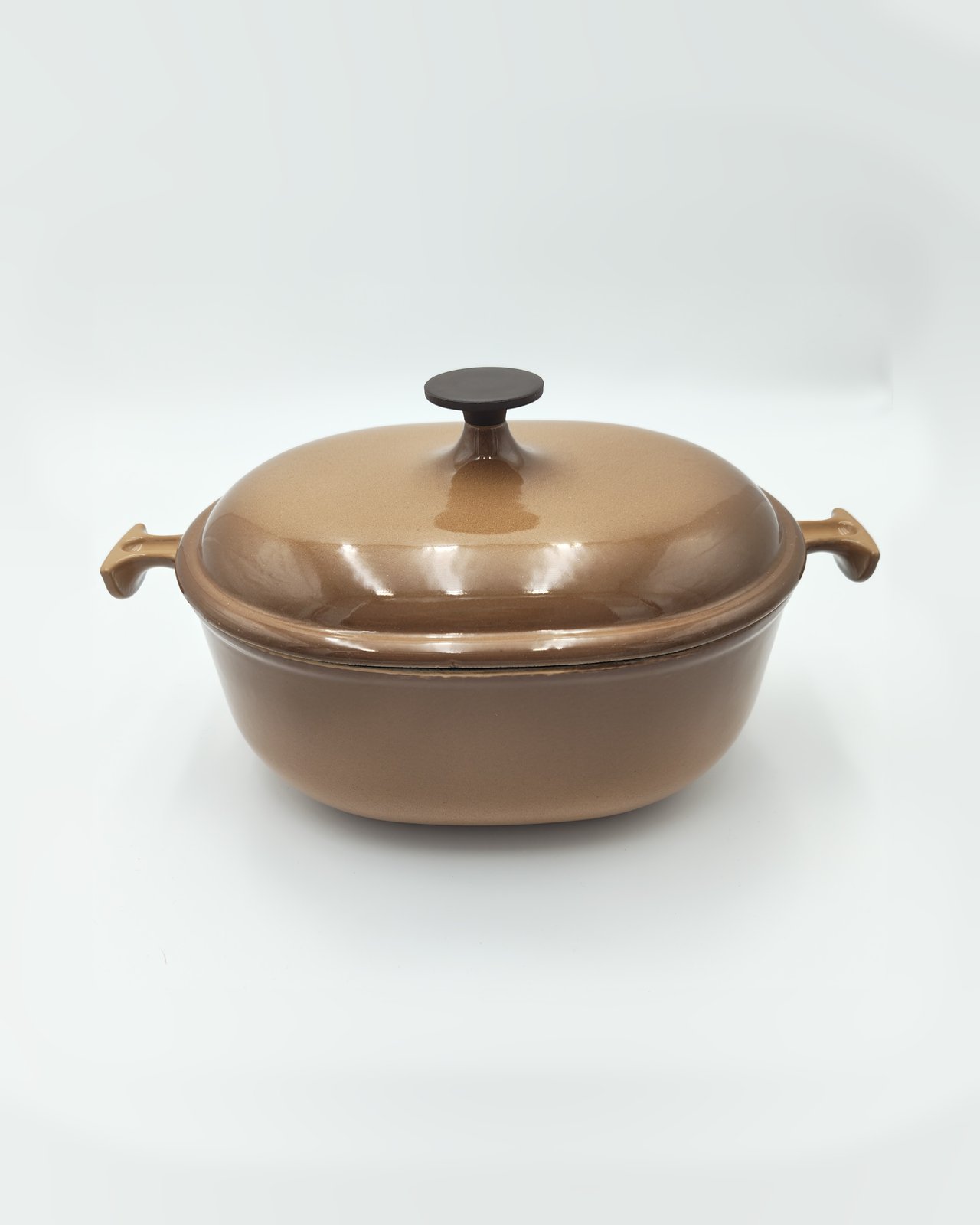 Enzo Mari Mama oval cocotte for Le Creuset in caramel-brown enamelled cast iron, frontal view