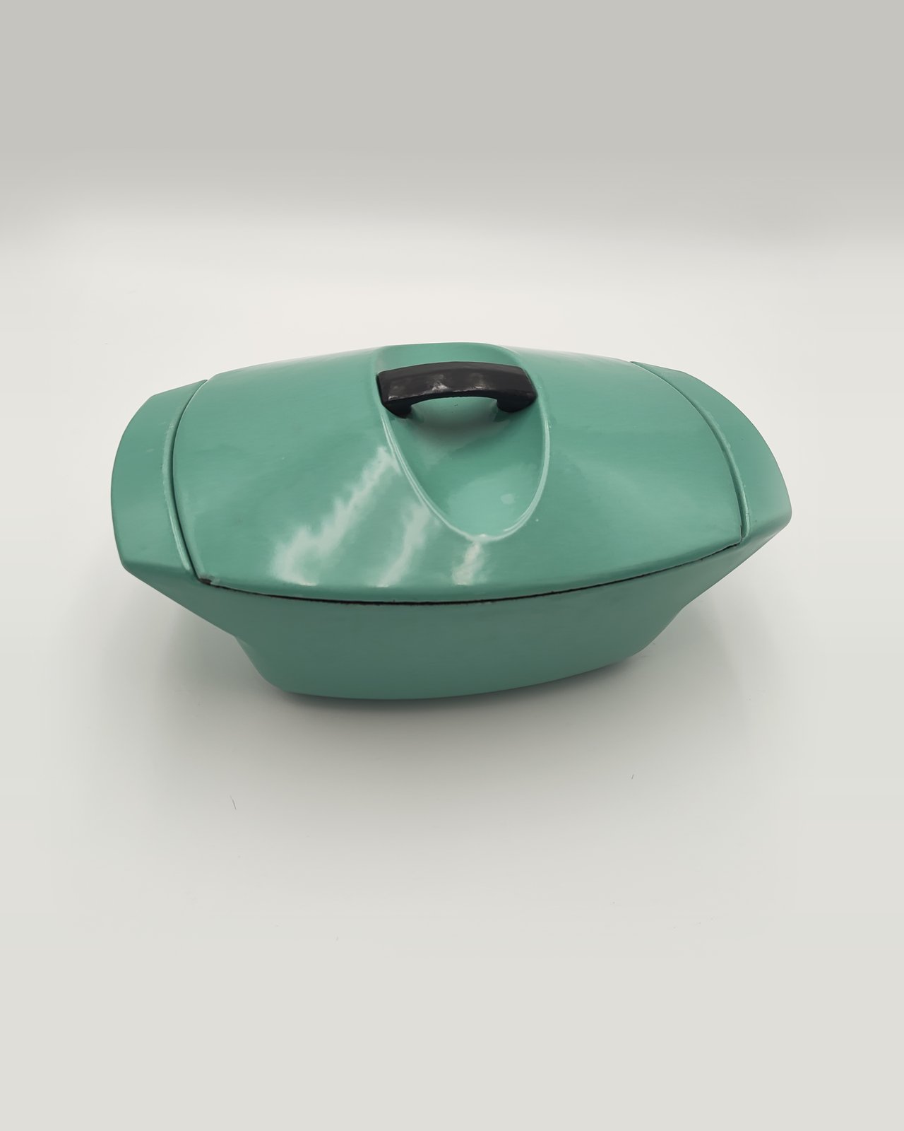 Raymond Loewy La Coquelle cocotte for Le Creuset in jade-green enamelled cast iron, frontal view